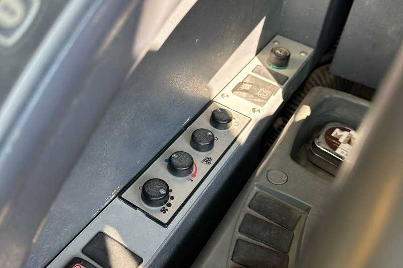 OmecoHub - Immagine JCB JS130